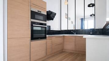 Fridge, microwave, oven, dishwasher