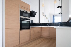 Refrigerador, microondas, horno y lavavajillas 