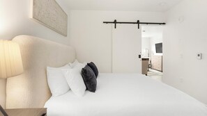 1 bedroom, desk, iron/ironing board, WiFi - Landing | Incredible 1BD, Gym (Seattle)