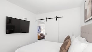 1 bedroom, desk, iron/ironing board, WiFi - Landing | Incredible 1BD, Gym (Seattle)