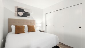 1 bedroom, desk, iron/ironing board, WiFi - Landing | Modern 1BD, Gym (Seattle)