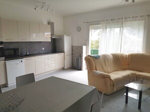 Interior - St-Aygulf - T3 with balcony/terrace, parking, quiet, center at 400m, beach at 700m (Fréjus)
