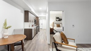 A modern apartment with a kitchen, dining area, and a bedroom. - Landing | Stunning 1BD, Gym (Seattle)