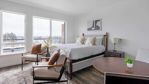 1 bedroom, desk, iron/ironing board, WiFi - Landing | Chic 1BD, Gym (Seattle)
