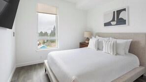 1 bedroom, desk, iron/ironing board, WiFi - Landing | Spectacular 1BD, Gym (Seattle)