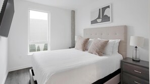 1 slaapkamer, een bureau, een strijkplank/strijkijzer, wifi