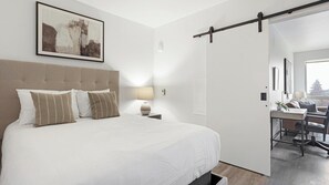1 bedroom, desk, iron/ironing board, WiFi - Landing | Amazing 1BD, Gym (Seattle)