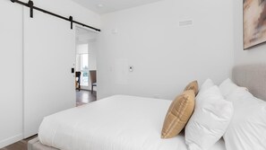 1 bedroom, desk, iron/ironing board, WiFi - Landing | Beautiful 1BD, Gym (Seattle)