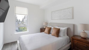 1 bedroom, desk, iron/ironing board, WiFi - Landing | Modern 1BD, Gym (Seattle)