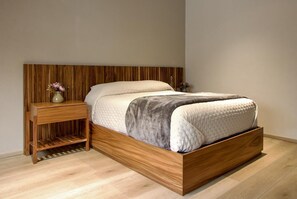 Desk, laptop workspace, free WiFi - Hotel Bravo (Valle de Bravo)