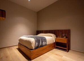 Desk, laptop workspace, free WiFi - Hotel Bravo (Valle de Bravo)