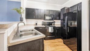 Refrigerador y comedor 