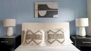 Desk, iron/ironing board, WiFi, bed sheets - Landing | Stylish 1BD, Clubhouse (Corpus Christi)