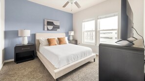 Desk, iron/ironing board, WiFi, bed sheets - Landing | Amazing 1BD, Clubhouse (Corpus Christi)