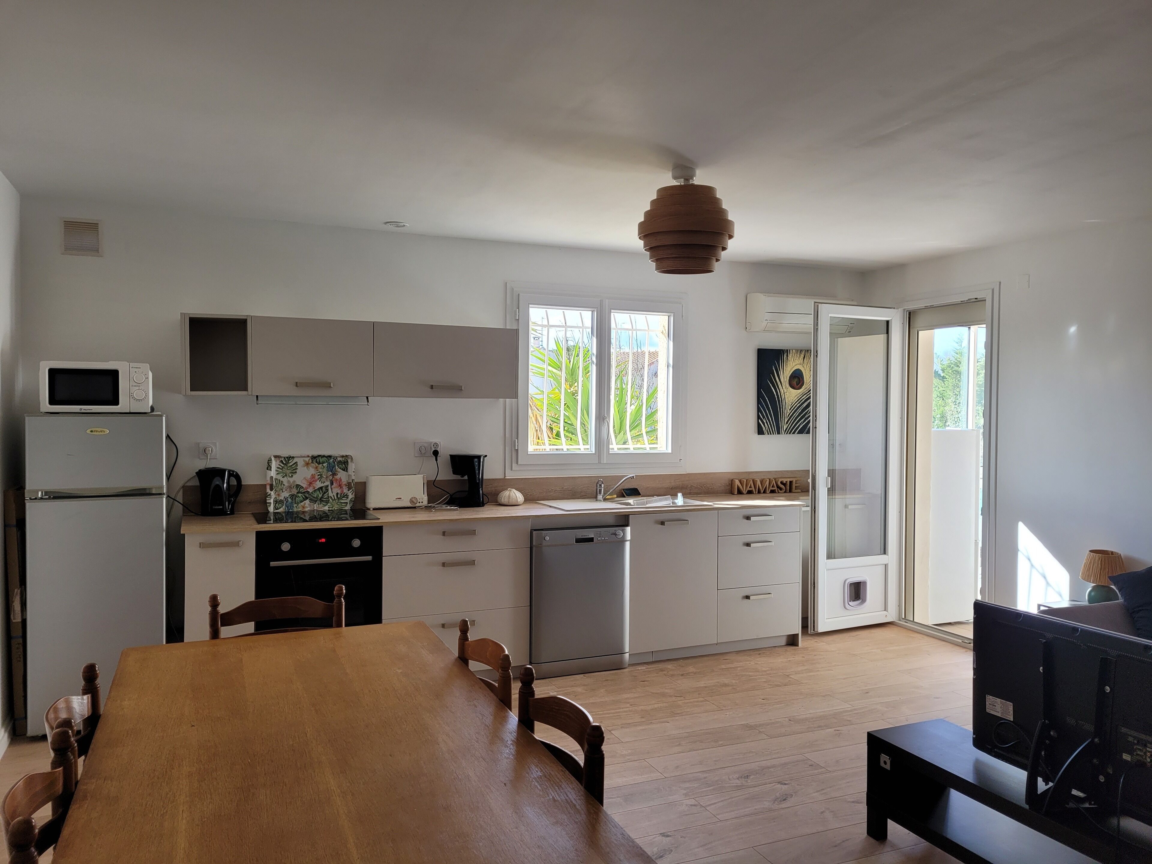 Micro-ondes, four, plaque de cuisson, lave-vaisselle