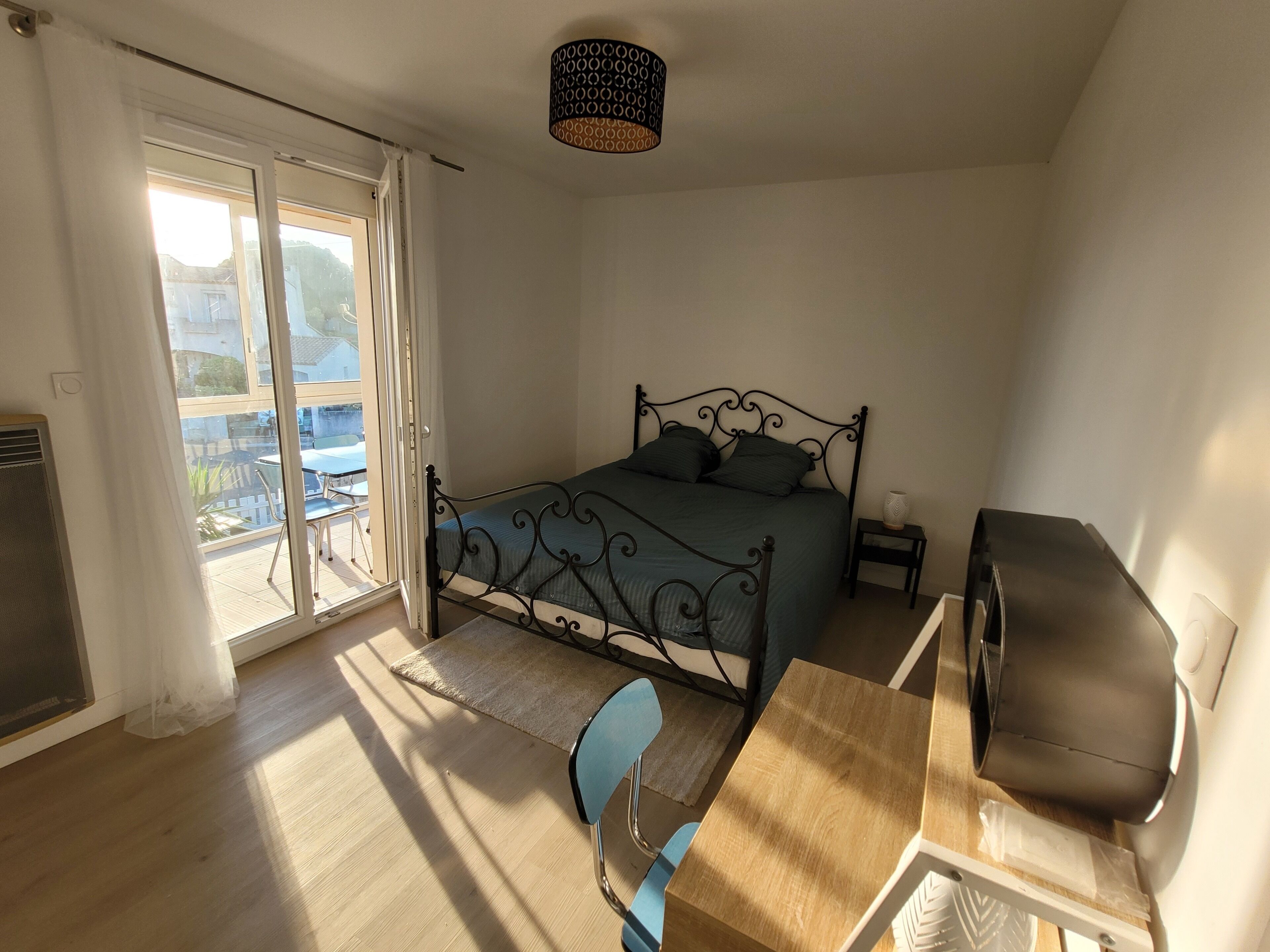 3 室のベッドルーム、アイロン / アイロン台、WiFi、ベッドシーツ