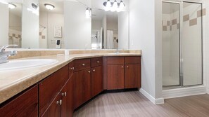 Bathroom - Landing | Beautiful 2BD, Clubhouse (Corpus Christi)