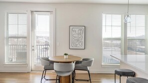 Dining - Landing | Spectacular 2BD, Pool, Gym (Knoxville)