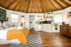 1 bedroom, WiFi, bed sheets - Honu Cottage Volcano Hawaii (Volcano)