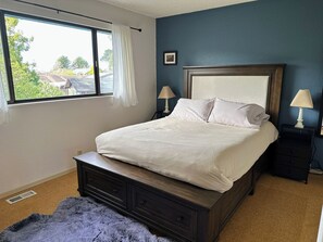 Tabla de planchar con plancha, wifi gratis, ropa de cama