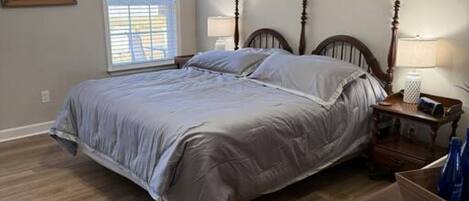 3 bedrooms, desk, iron/ironing board, travel cot