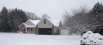 A relaxing three-bedroom house in Blue Ridge.