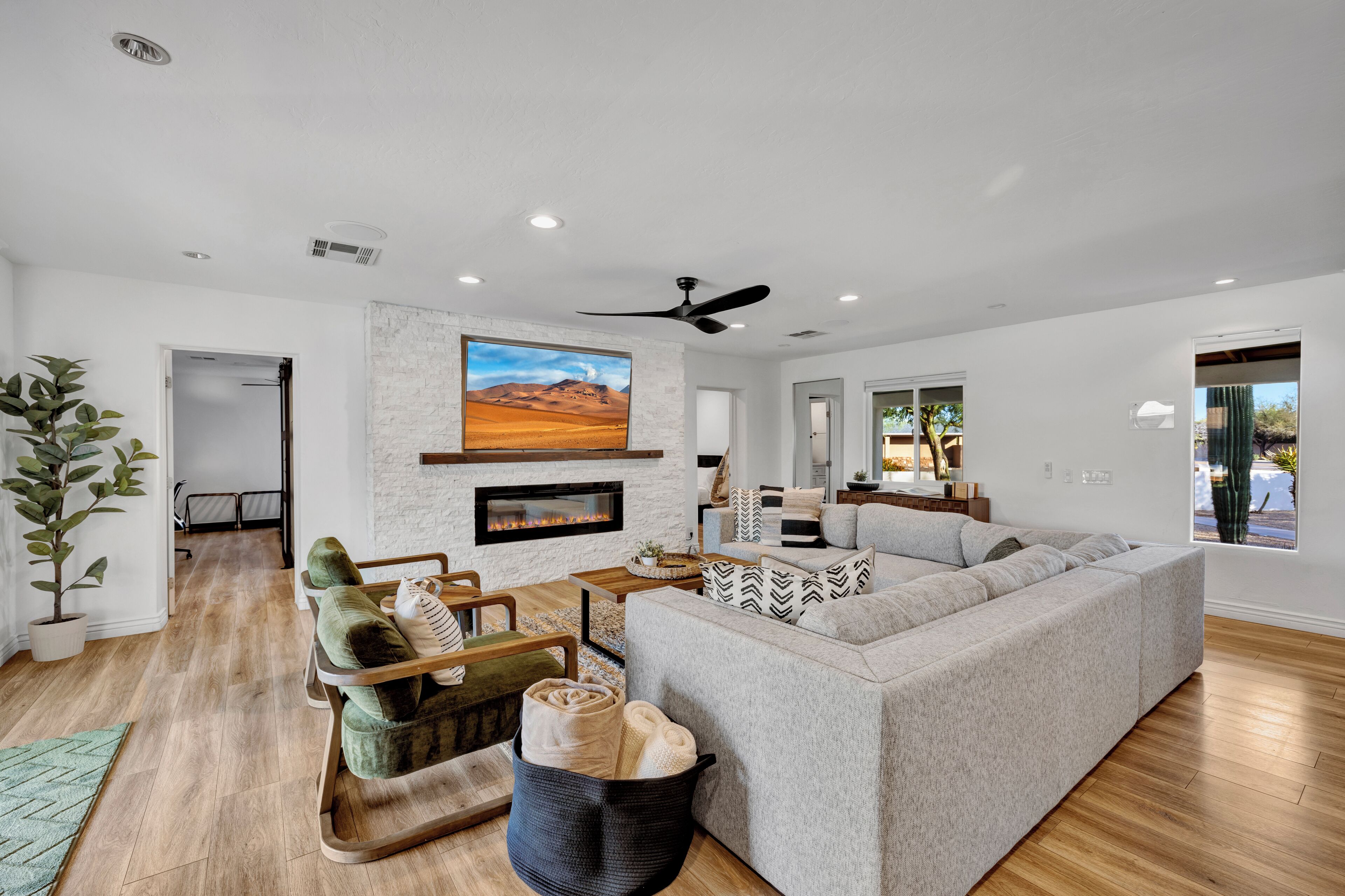 Smart TV, fireplace, table tennis