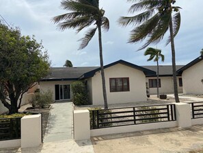 Exterior - Studio in middle of Noord. SuperFood on 0,56 miles and Eagle Beach 0,75 miles. (Noord)