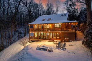 Exterior - Waterfront 3 Bedroom 3 Bathroom Large House in Bridport—Fire pit, Grill, Deck (Bridport)