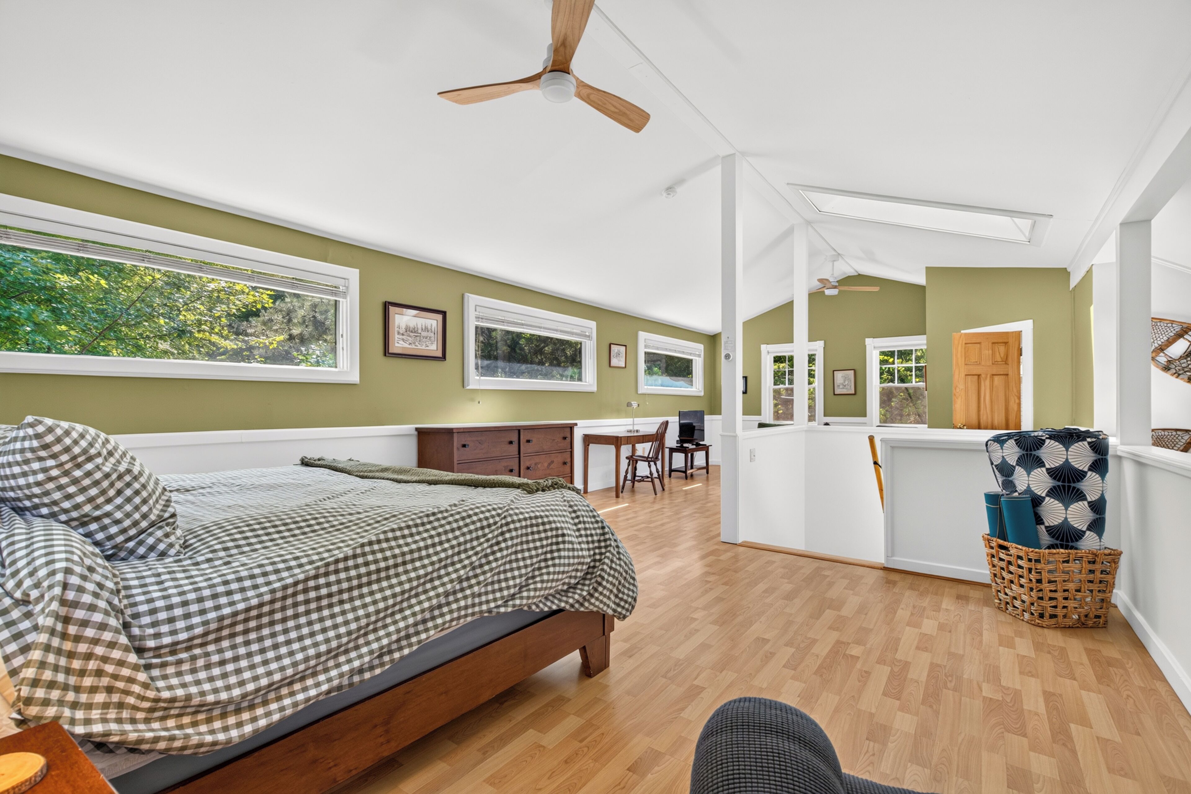 3 bedrooms, in-room safe, desk, iron/ironing board