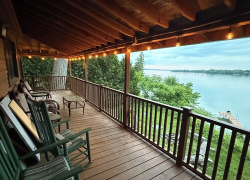 Waterfront 3 Bedroom 3 Bathroom Large House in Bridport—Fire pit, Grill, Deck