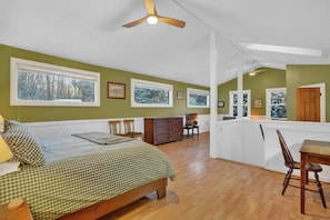 3 bedrooms, desk, iron/ironing board, WiFi - Waterfront 3BR/3BA — Summer Lake Escape, Fire Pit, Grill, Deck & Sunsets (Bridport)