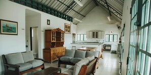 Casa de campo familiar | Zona de estar | Televisión de 40 pulgadas con canales digitales