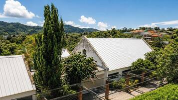 Family Cottage | Property grounds