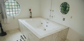 Family Cottage | Private spa tub - Chácara 3 Poderes Piscina - 60 pessoas (Guararema)