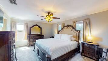 3 bedrooms, desk, iron/ironing board, free WiFi