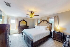 3 habitaciones, escritorio, tabla de planchar con plancha y wifi gratis 