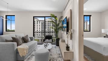 Tabla de planchar con plancha, wifi y ropa de cama