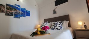 1 slaapkamer, een strijkplank/strijkijzer, wifi, beddengoed