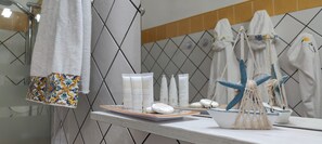 Shower, hair dryer, bidet, towels - RACHELE HOUSE WITH SEA VIEW (Amalfi)