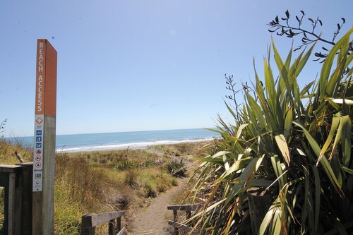 Relax on Richmond - Taranaki Holiday Home