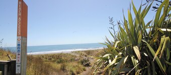 Relax on Richmond - Taranaki Holiday Home