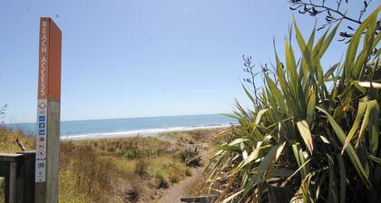 Relax on Richmond - Taranaki Holiday Home