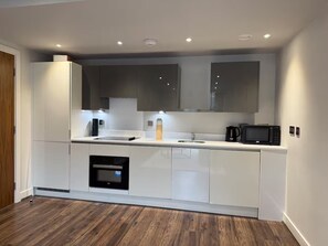 Private kitchen - Luxury 2-Bed Apartment | Gym | Jewellery Quarter (Birmingham)
