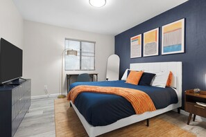 2 bedrooms, desk, iron/ironing board, travel cot - Tempe Retreat Close to ASU, Mill Ave & Airport (Tempe)