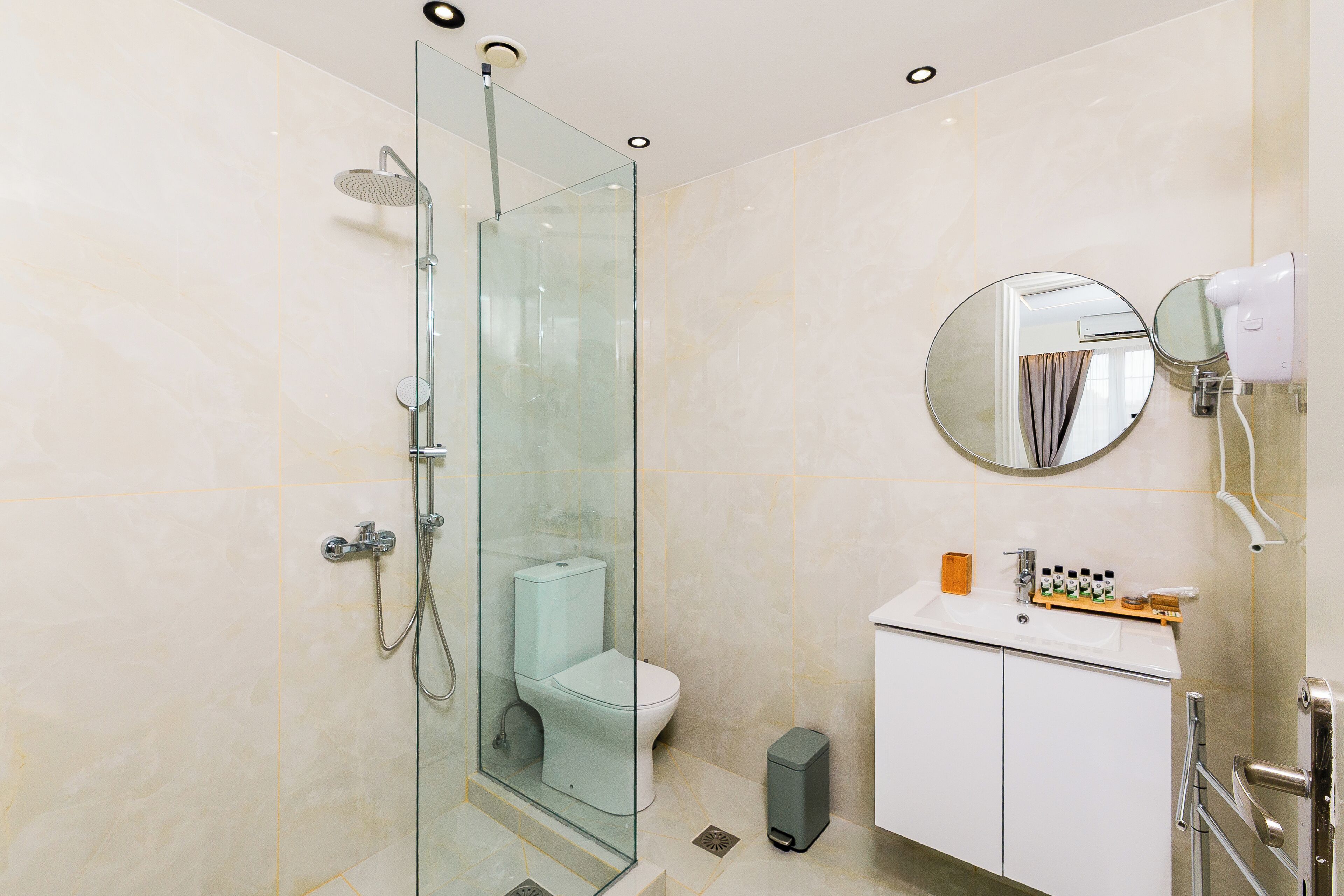 Suite with Balcony | Bathroom | Shower, hair dryer, slippers, towels