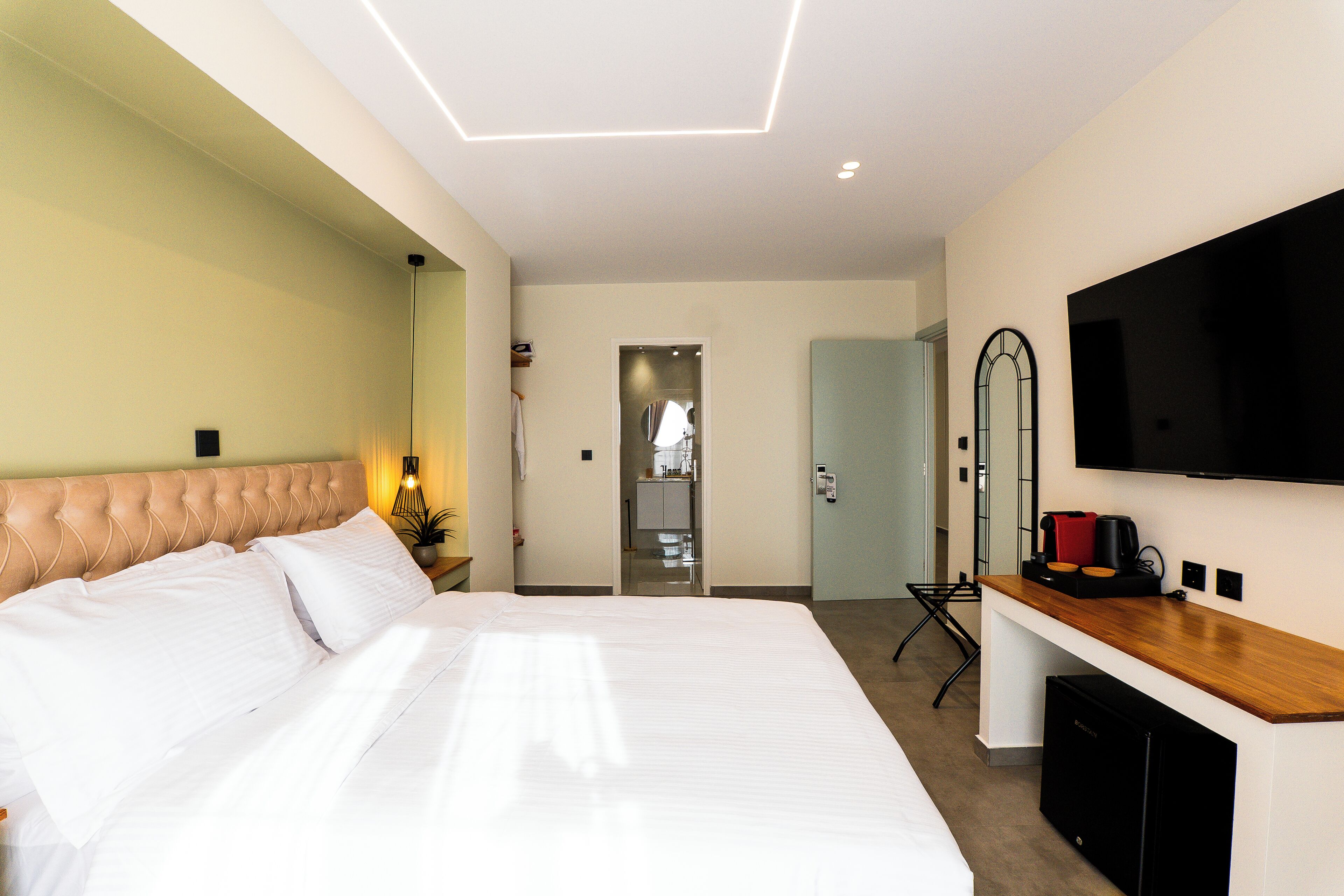 Suite with Balcony | In-room safe, desk, laptop workspace, blackout curtains