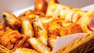 Buffet déjeuner gratuit tous les jours