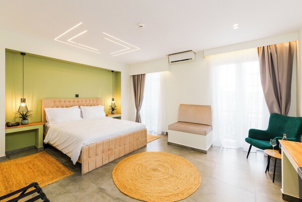 In-room safe, desk, laptop workspace, blackout curtains - Aether Athens (Athens)