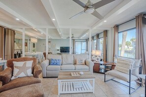 Smart TV - Barefoot and Beach Bound! Comfy, clean, 1st floor golf villa: close to beach (Panama City Beach)